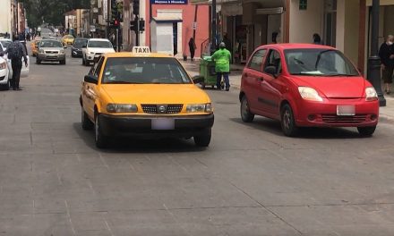 Celebran taxistas de Saltillo operativos contra apps: «Se está haciendo cumplir la ley»