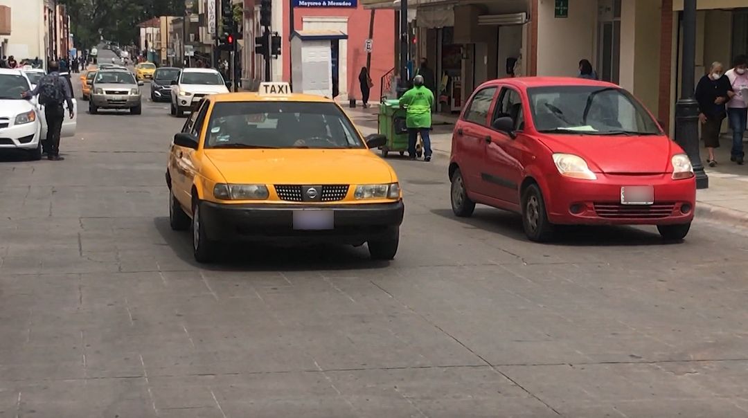 Celebran taxistas de Saltillo operativos contra apps: «Se está haciendo cumplir la ley»