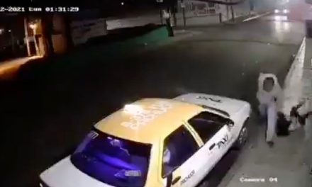 VIDEO. Taxista golpea brutalmente a mujer en Hidalgo