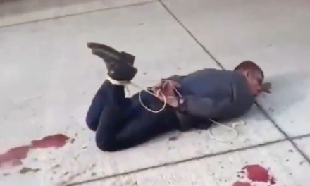 VIDEO. Agarran de ‘piñata’ a ladrón trajeado