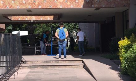 ‘Burros pardos’ dejan la escuela por falta de recursos