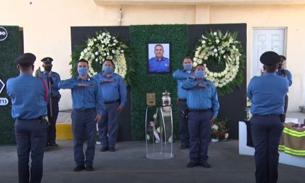 Rinden homenaje a bombero en la Estación Norte