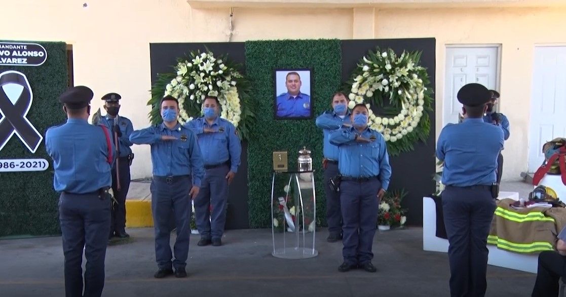 Rinden homenaje a bombero en la Estación Norte