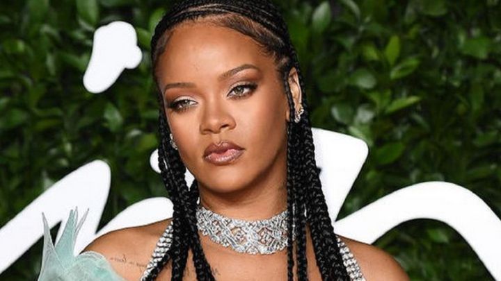 Rihanna es oficialmente multimillonaria
