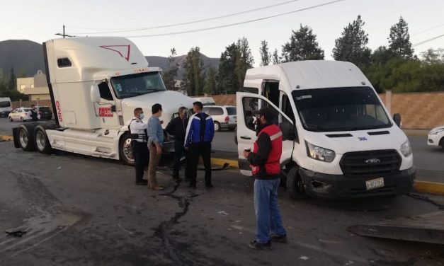 18 lesionados en accidente; tráiler se queda sin freno e impacta a 11 vehículos