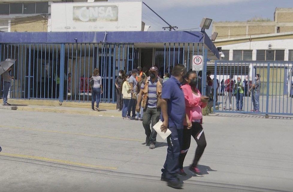 Aplican segunda dosis a jóvenes de la industria