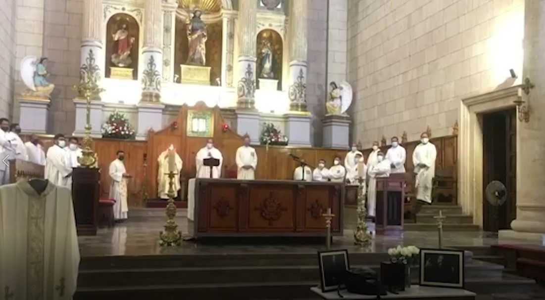 Despiden con cariño al padre Gofo