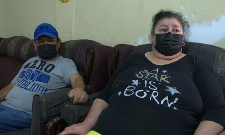 Adultos mayores solicitan ayuda a través de Fundación RCG