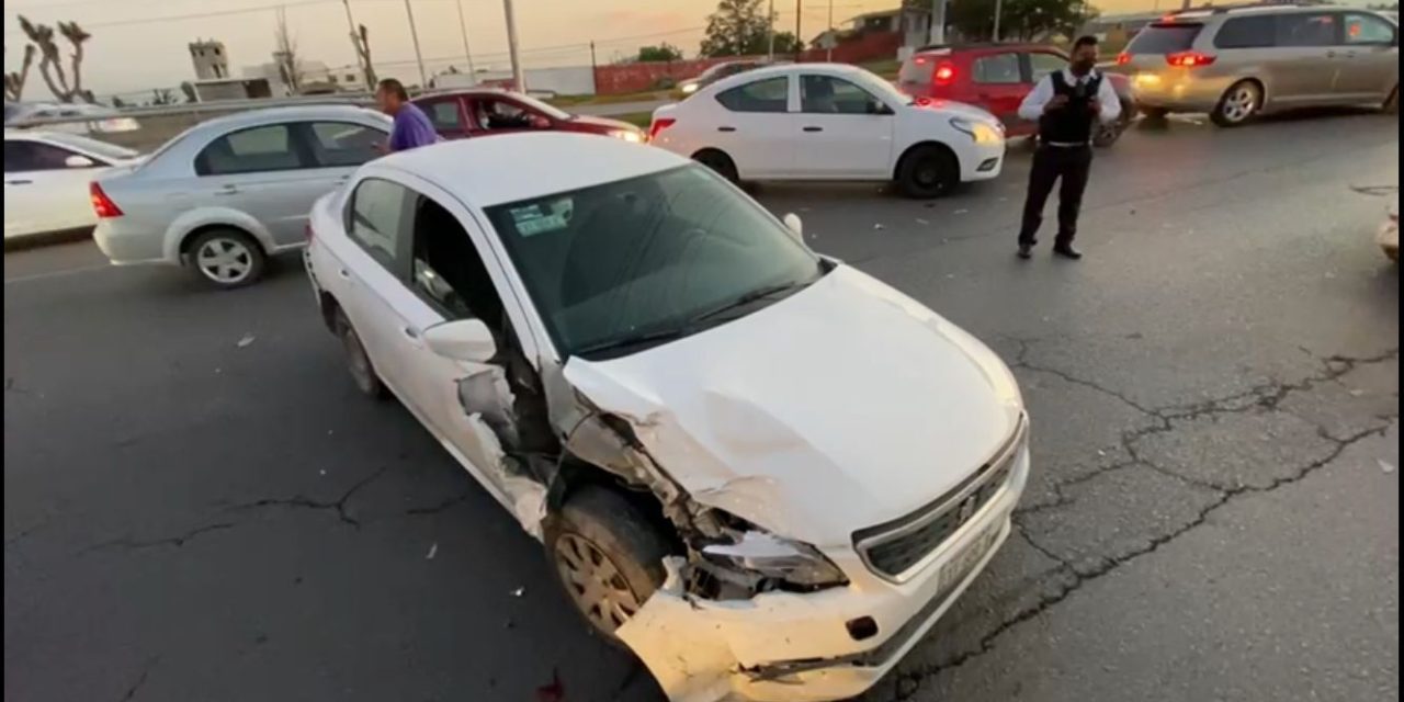 Filas por vacunación provoca accidentes viales en Saltillo