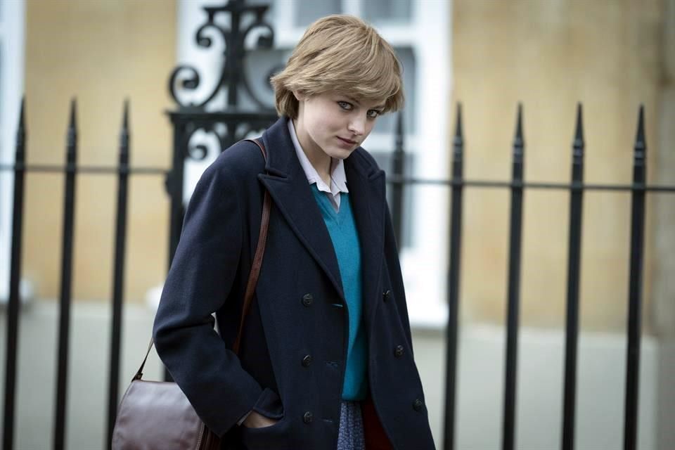 Emma Corrin, en busca de su sexualidad