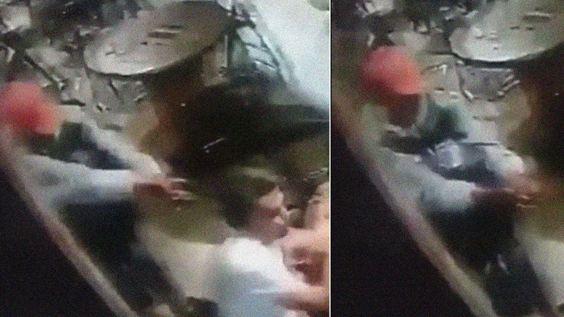 Intenta matar a su profesor y arma falla ¡tres veces! (video)