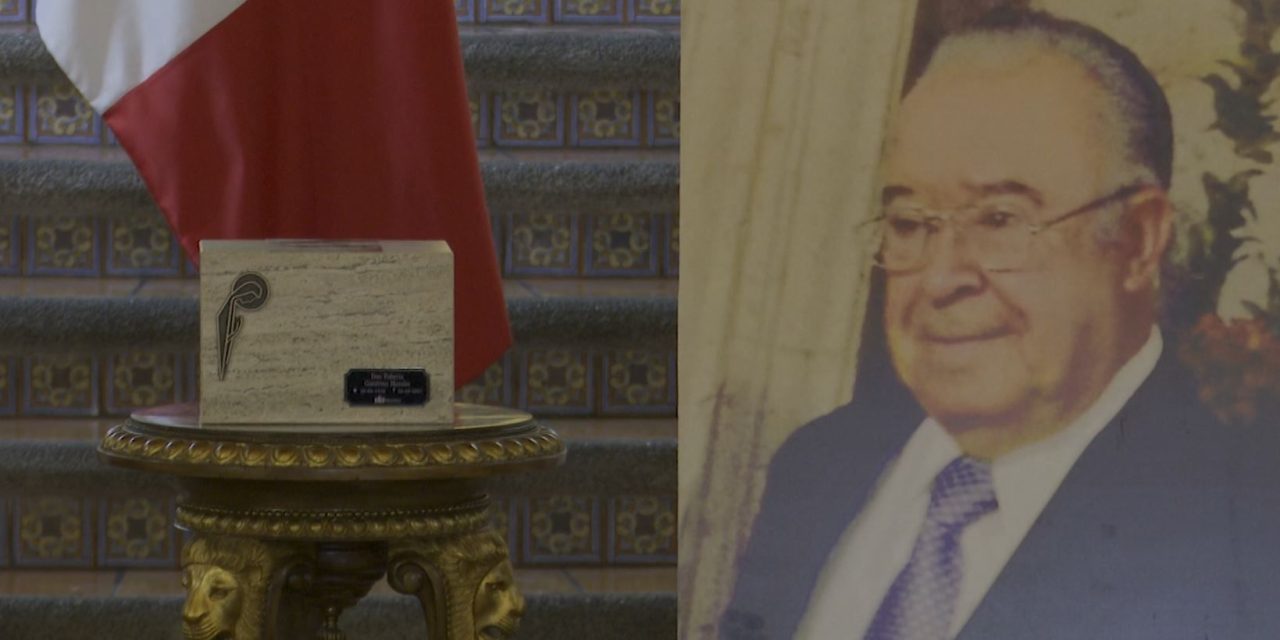 Despiden con homenaje a Don Roberto Gutiérrez Morales