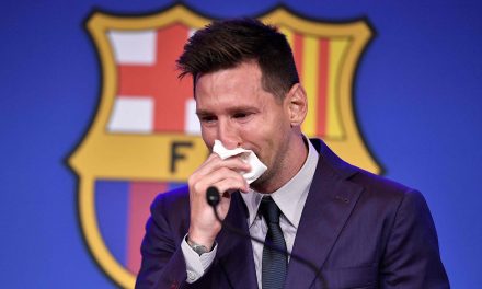 Las lágrimas de Lionel Messi estremecen a todo el mundo; así fue su despedida del Barcelona