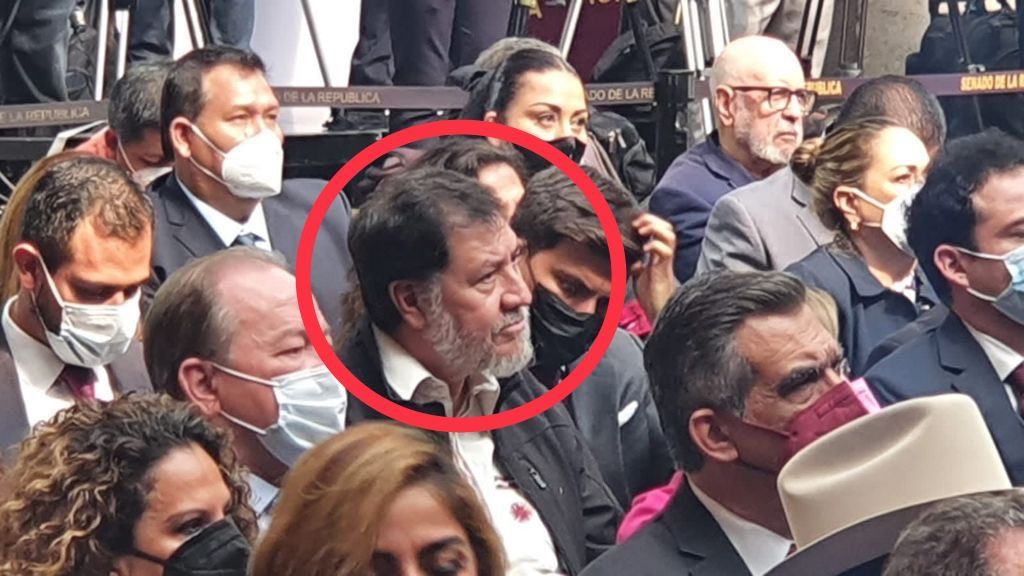 Noroña reaparece en público sin COVID… y sin cubrebocas