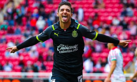 Chivas gana a Necaxa con penal de último minuto y repetido