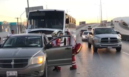 ¡Otra vez!… Trasporte de personal ocasiona accidente