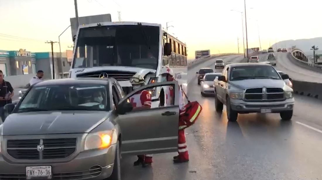 ¡Otra vez!… Trasporte de personal ocasiona accidente