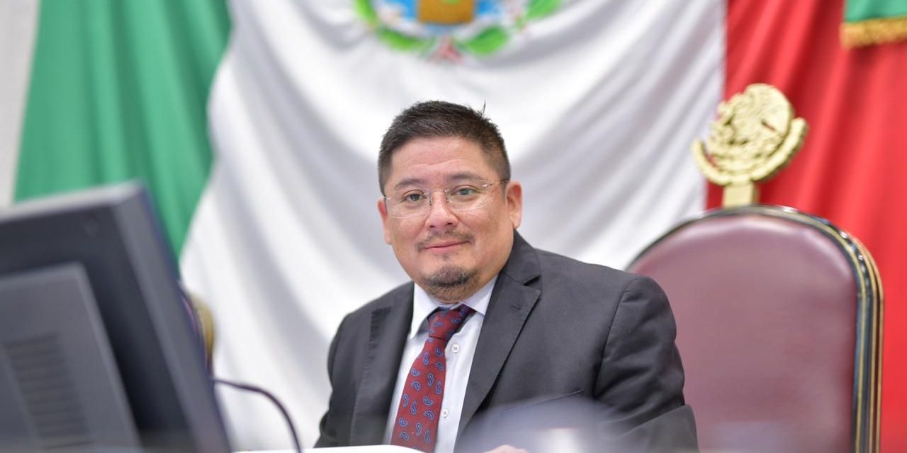 Diputado de Morena propone invadir España y hacer monarca a AMLO