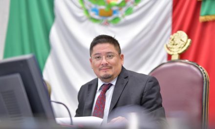 Diputado de Morena propone invadir España y hacer monarca a AMLO