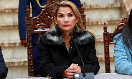 «Ya no quiero vivir», confiesa expresidenta interina de Bolivia