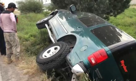 Por querer sacarle la vuelta a fila COVID se cae en arroyo