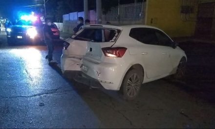 Responsable no vio la luz en el semáforo y provoca accidente en Saltillo