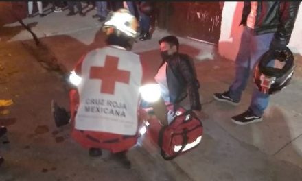 Intentar retornar en una calle de doble sentido y choca a un motociclista en Saltillo