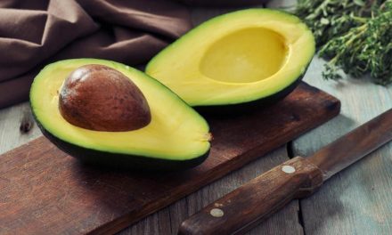 Sube precio de aguacate; se vende hasta 100 pesos el kilo