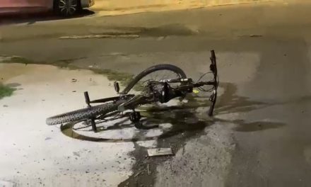 Arrolla a ciclista y huye del lugar en Saltillo