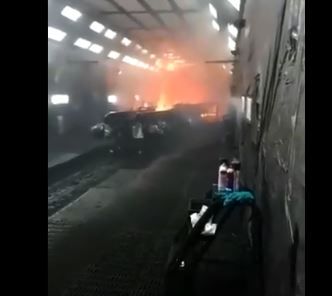 Reportan incendio al interior de empresa en Derramadero