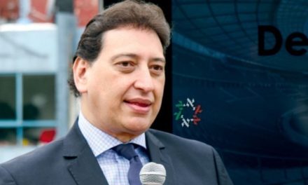 Asaltan a Enrique Burak a mano armada y le quitan su iPhone 11 Pink
