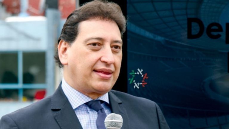 Asaltan a Enrique Burak a mano armada y le quitan su iPhone 11 Pink
