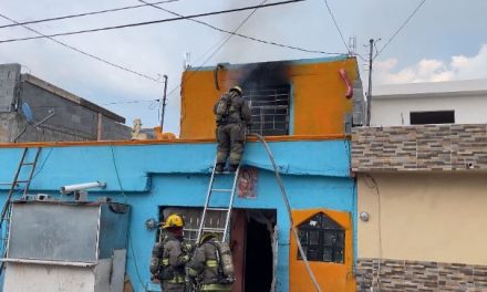 Se incendia casa y tres niños sufren intoxicación leve