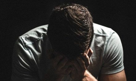 Hombre inventa que fue abusado sexualmente para ocultar infidelidad a su novia