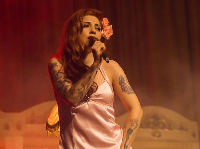 ¡Mon Laferte va a ser mamá! Anuncia en redes su embarazo