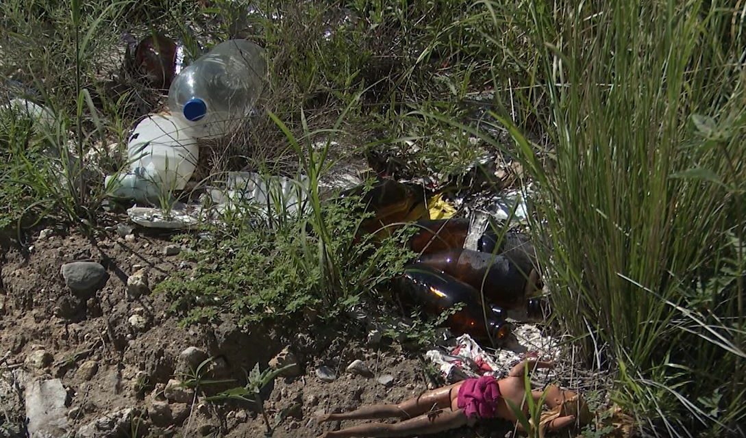 Vecinos tiran la basura en la Narro