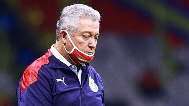 Víctor Manuel Vucetich deja de ser técnico de Chivas