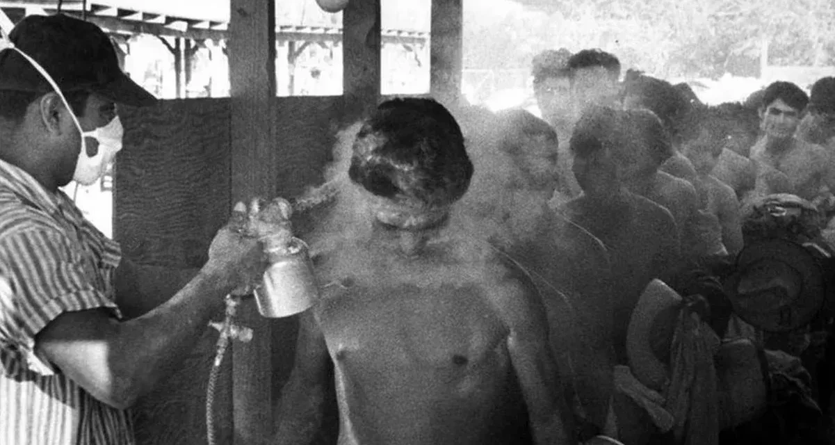 ‘Desinfección’ de migrantes mexicanos en EU hace más de 50 años