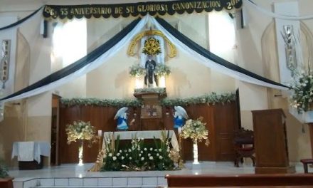 Mujer estafa en iglesias de Saltillo