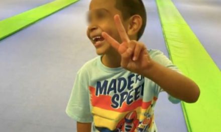 Niño quiere ser adoptado, dice que limpia su habitación y lava platos
