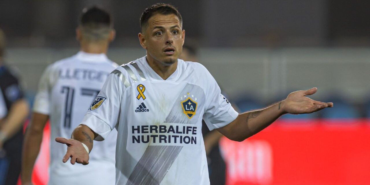 ‘Chicharito’ es multado por simular una falta