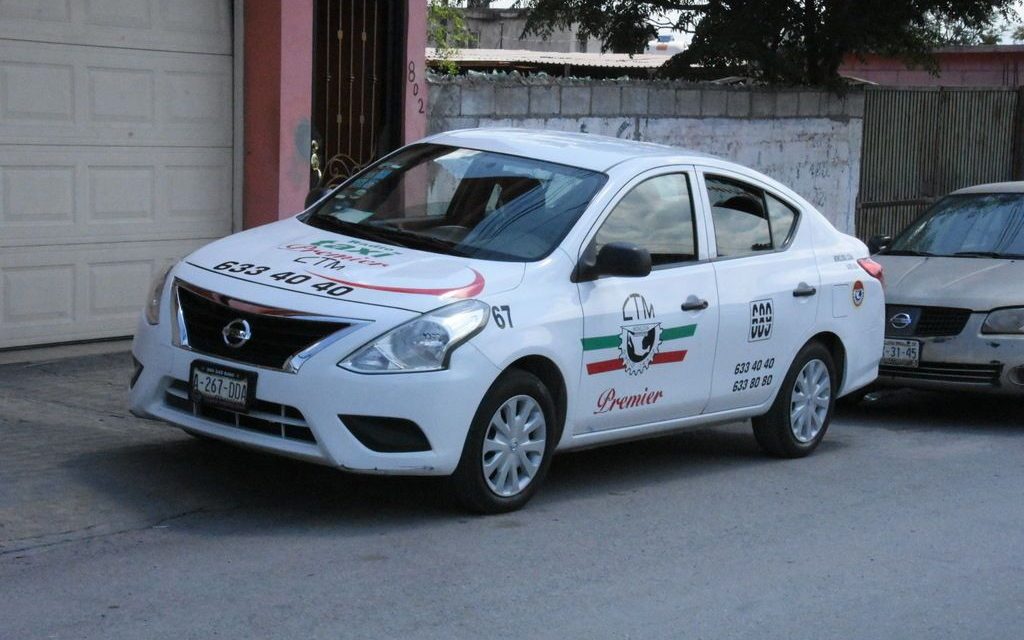 Multarán a taxistas por dar servicio a migrantes en Monclova