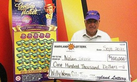 Voz en su cabeza le pide comprar billete de lotería y gana cien millones de dólares