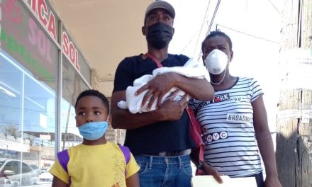 Bebé de haitianos nace en Monclova, ya tiene registro de nacimiento mexicano