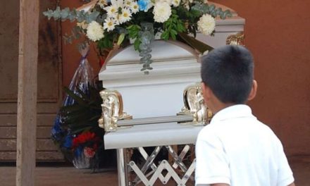 IMSS entrega pierna amputada en lugar de cuerpo de bebé y le echan la culpa al papá en Oaxaca