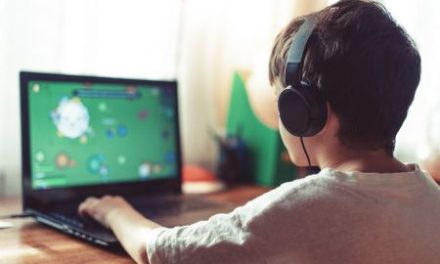 Prohíben en China que menores de 16 años hagan streams