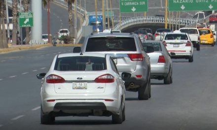 Invitan a conductores saltillenses a verificar su automóvil