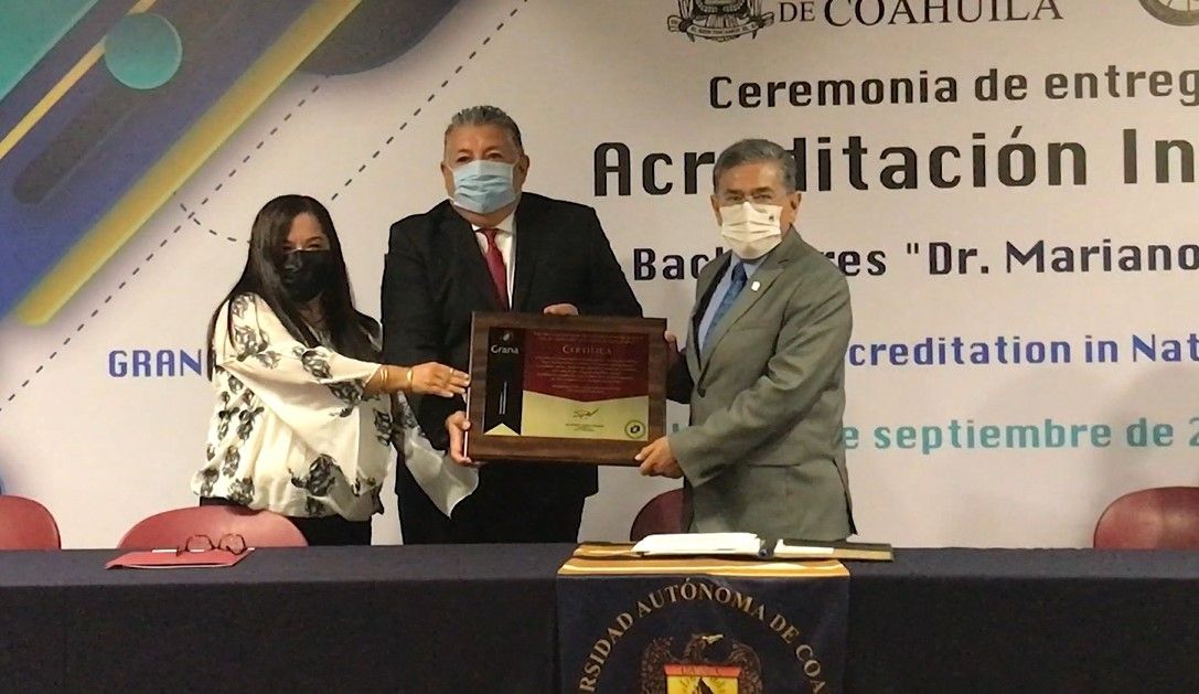 Acreditan plan de estudios de la prepa Narváez en Saltillo