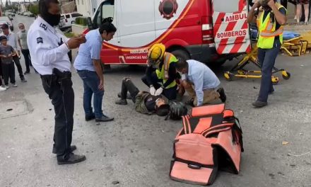 Motociclista repartidor lesionado en accidente