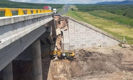 Deja un muerto colapso de puente en carretera de San Luis Potosí